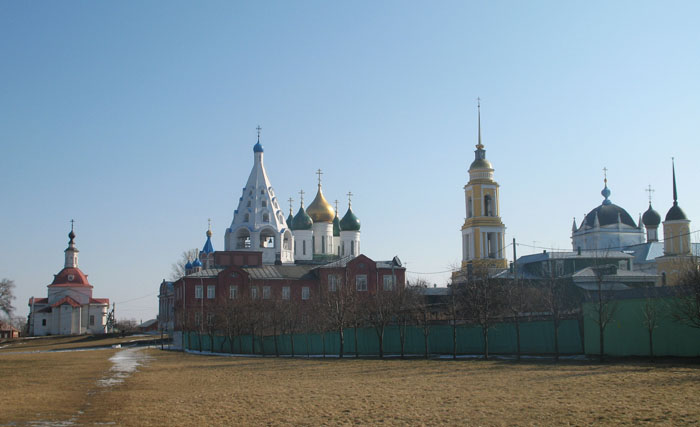 Коломенский Кремль. Вид на соборы и церкви