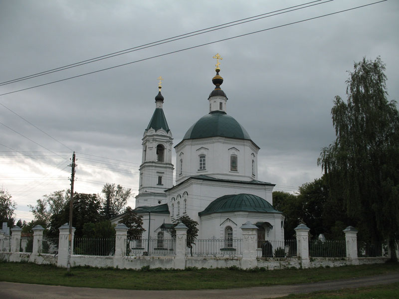 Крестовоздвиженский храм в деревне Марчуги Московской области
