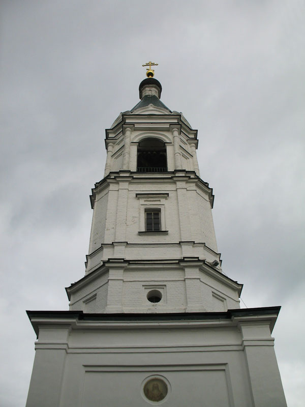 Колокольня Крестовоздвиженского храма в деревне Марчуги Московской области